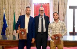 Stavano annegando, salvate dal bagnino e dal titolare del bagno