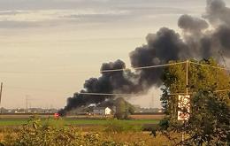 Paura nei campi, mezzo va in fiamme