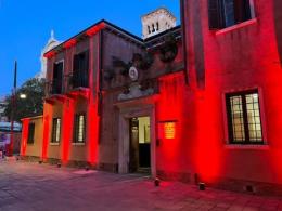 Venezia: le caserme dei Carabinieri si tingono d’arancione