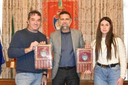 Venezia, padre e figlia salvano un uomo caduto in acqua a Rio Sant'Alvise: premiati dal Comune