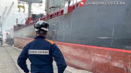 Gravi irregolarità tecniche sulla nave: cargo togolese bloccato in porto
