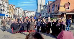 Il coro popolare anima l’Immacolata