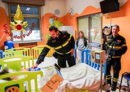 I pompieri in visita dai bambini