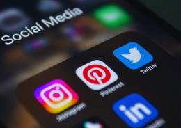 Social, la Spagna blocca l'uso ai minori di 16 anni 