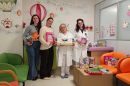 Giochi e giocattoli ai bambini della Pediatria