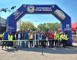 Motor Show, derapate da applausi