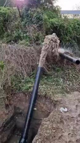 Tubo tranciato durante la pulizia del fosso: la frazione resta senza metano