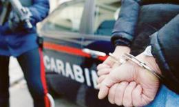 Spacciatore colto in flagrante: 144 dosi di cocaina sequestrate
