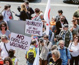 “No vax, un gruppo di fulminati”