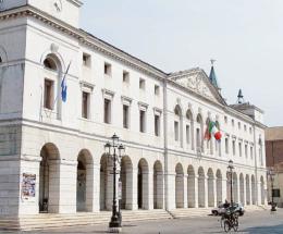 Una poltrona per sei candidati