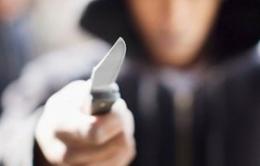 Accoltellato fuori dalla discoteca: giovane in fin di vita