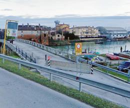 Il quartiere della Fossetta prigioniero di fogna e ponte