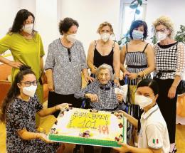 Nonna Carmen supera i cento anni