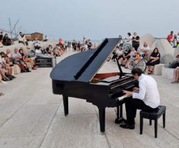 Il Pianista “senza posto” sarà ancora in Diga 