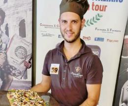Mirko bis, campione di pizza in pala