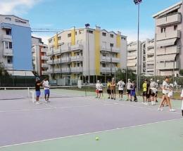 Cresce il campo da tennis "Casa Libera"