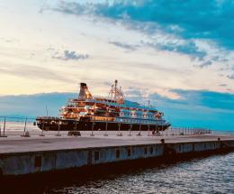 La nave da crociera di lusso sceglie il Porto Saloni