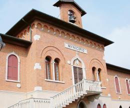 Nuova pavimentazione nella piazza dietro al municipio