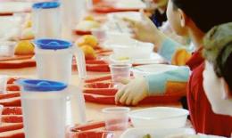 La mensa scolastica accende la polemica