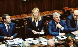 Meloni suona la campanella, Draghi lascia tra gli applausi