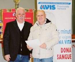 Avis premia i generosi donatori