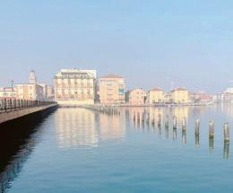 Smantellato il ponte pedonale