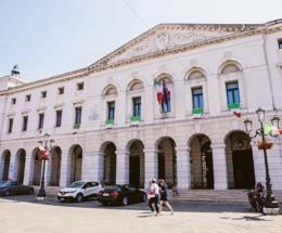 Stato civile:  vietato disturbare. L’ufficio è senza campanello