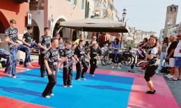 Il centro invaso dallo sport