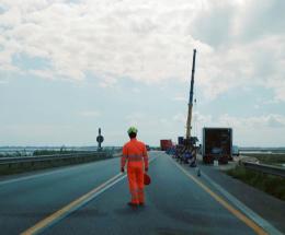 Fermo il cantiere sul ponte in Romea