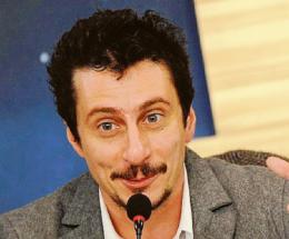 Bizzarri e i tic del mondo social