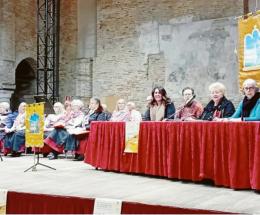 La poesia riempie la sala