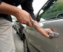 Danni e vandalismi, rubata anche un&rsquo;auto