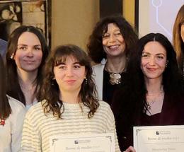 Due sorelle studentesse da premio
