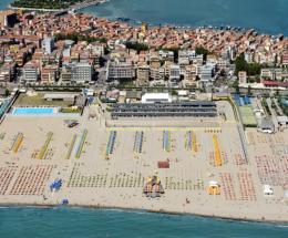 Tintarella e lungomare: Sottomarina brilla ancora