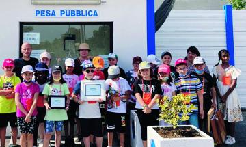 Irene disegna il logo del mercato