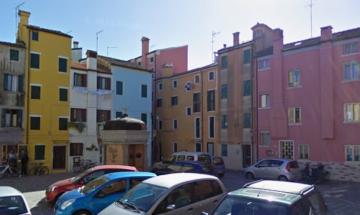 Residenti sotto assedio dei vandali