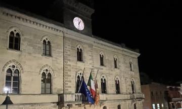 La torre dell’orologio torna a brillare
