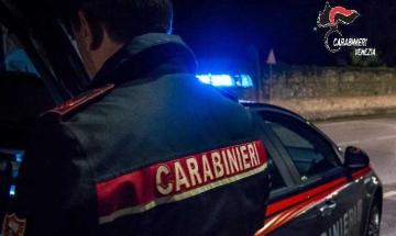 Mestre, scoperto presunto laboratorio di marijuana in casa: arrestato 33enne