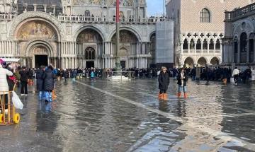Mose ancora in funzione ma il Carnevale va sott&rsquo;acqua