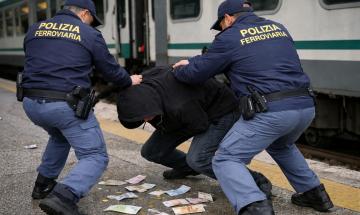 "Al ladro!", la turista fa scattare l'arresto in stazione