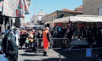 Vento forte, oggi niente mercato