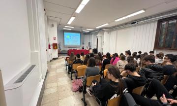 Parlare dei tumori senza tab&ugrave;: il Lions incontra 350 studenti