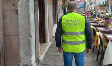 Venezia, controlli in un locale di Santa Croce: sequestrati gli alimenti